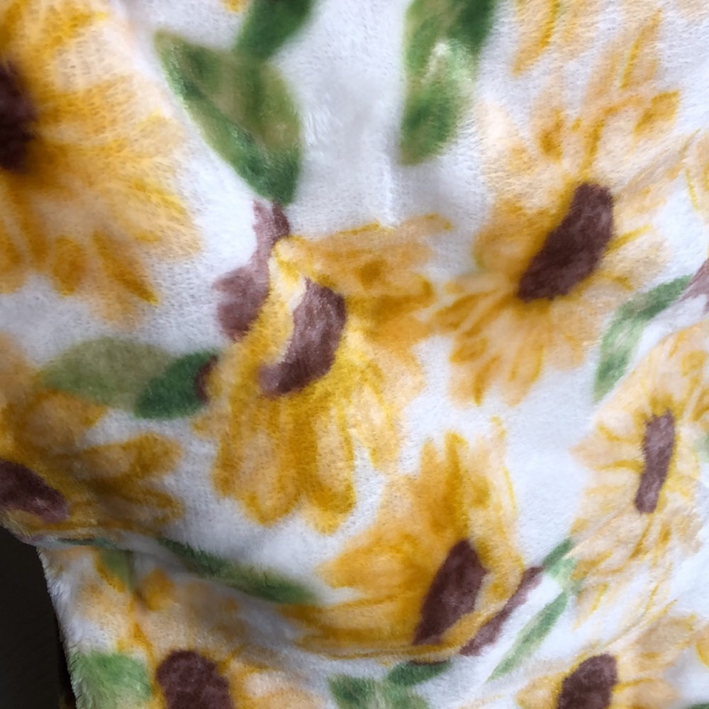 🆕Berkshire Sunflower Throw - Picture 13 of 13